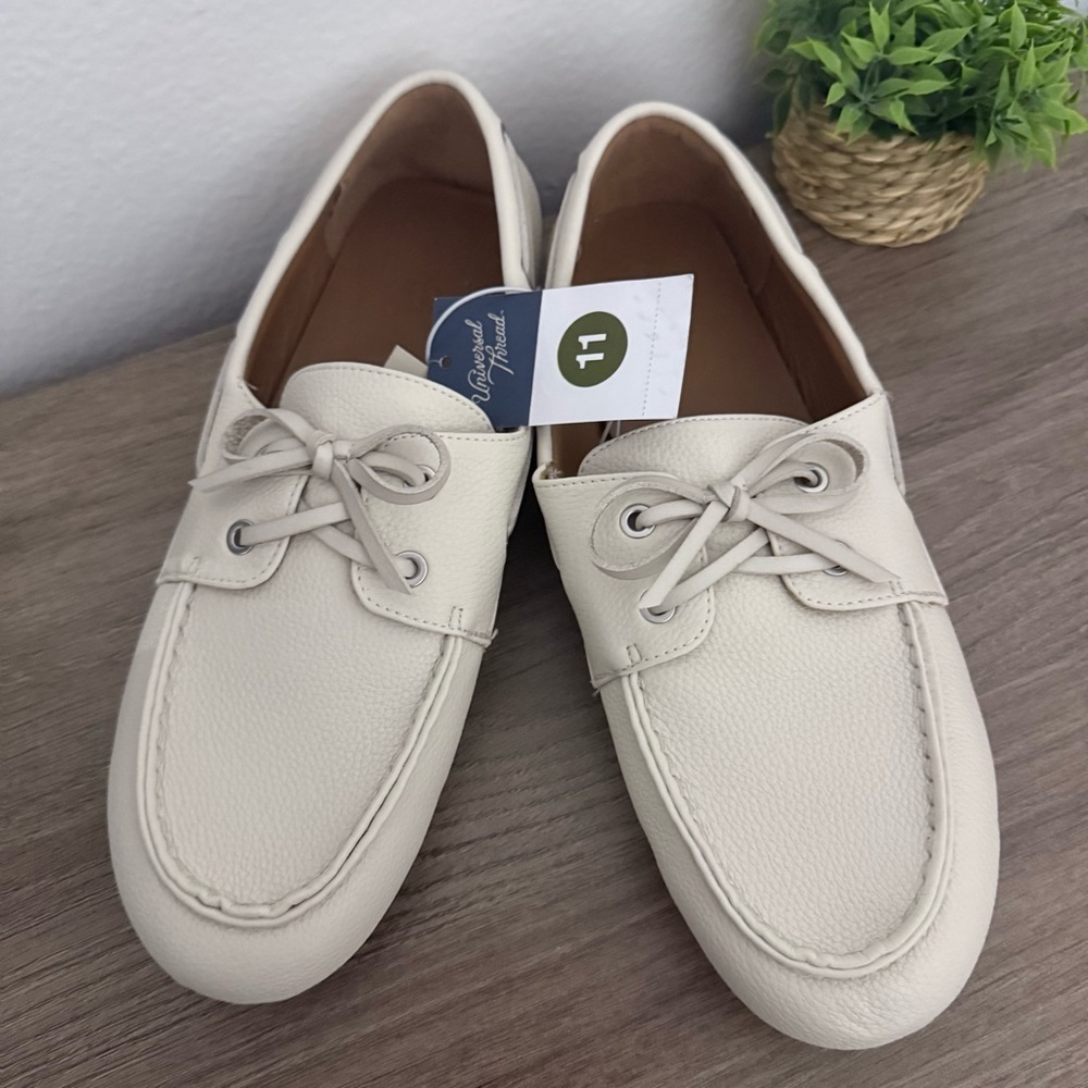 Universal Thread Off-White Loafers NWT Size 11